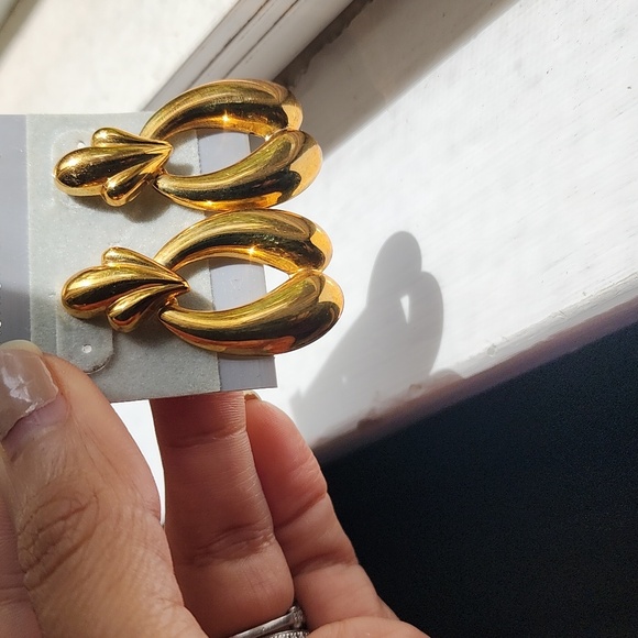 EUC Vintage 90s Gold Tone Dangle Fashion Earrings for Pierced Earrings - Picture 5 of 5